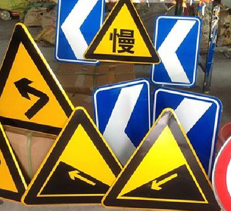 曲靖标识标牌中颜色的确定是很重要的。