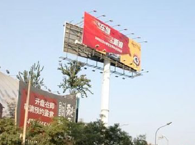 曲靖户外广告怎么做才能让人一眼记住？